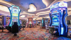 Live Casino Baccarat Table တွင် Real Dealer နှင့် ကစားနေသောမြင်ကွင်း